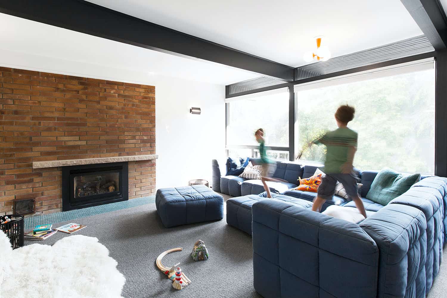 midcentury-modern-family-room