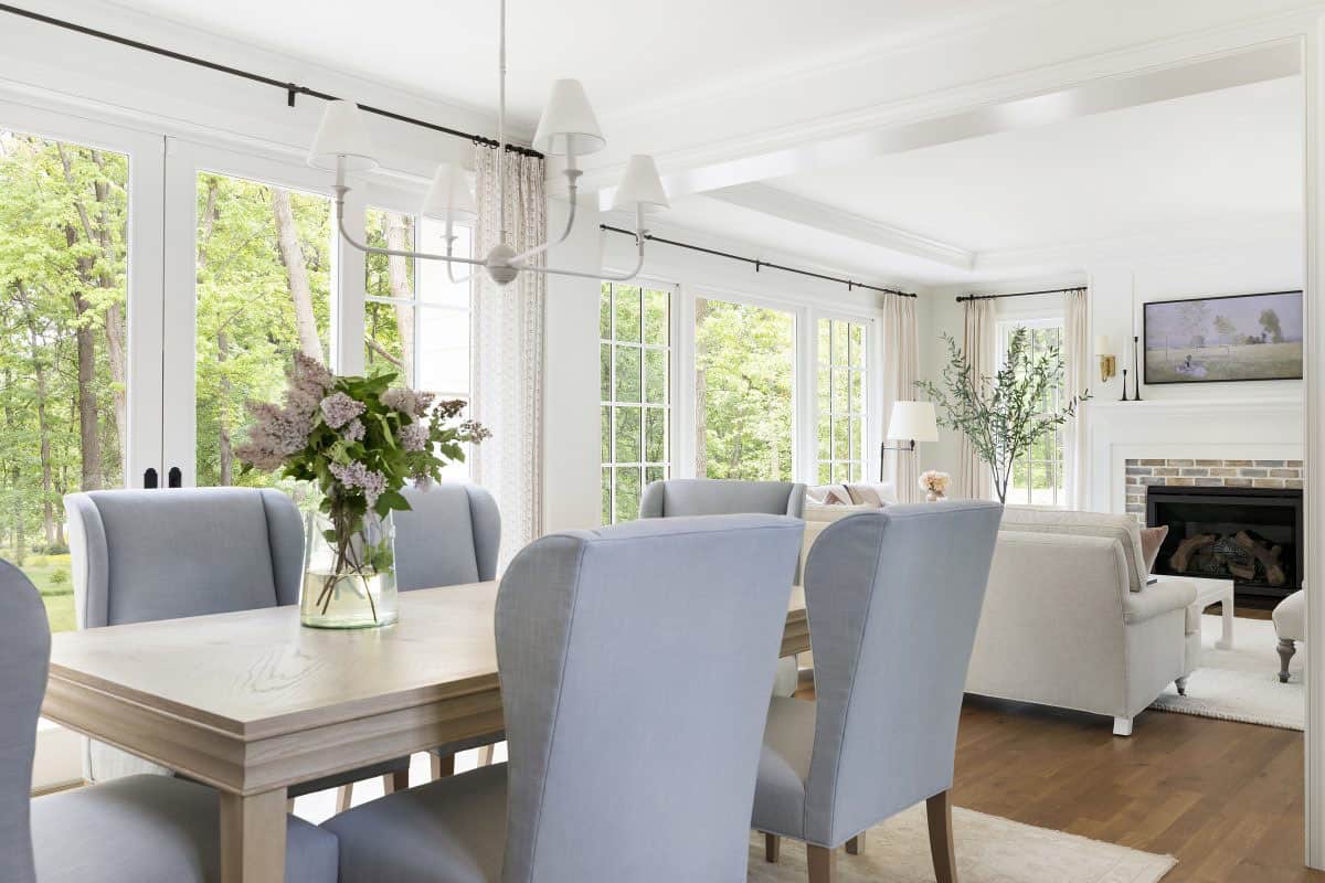 cottage-style-dining-room