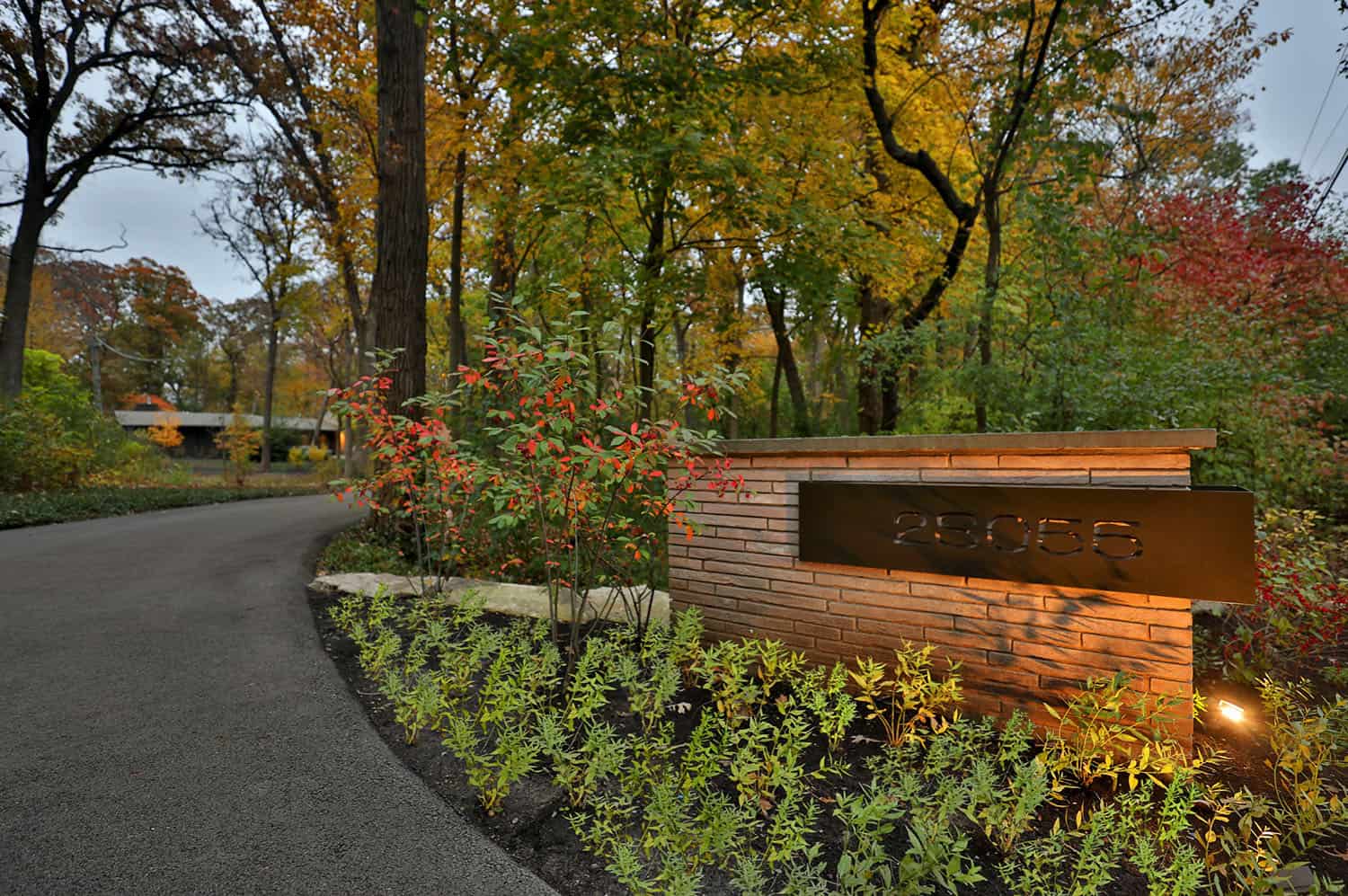 midcentury-modern-home-landscape
