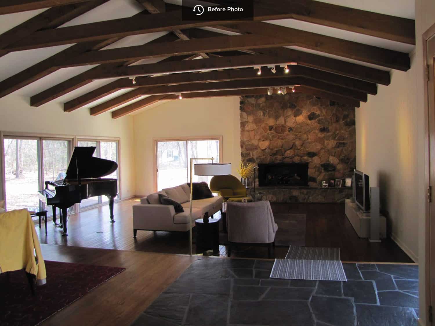 midcentury-modern-living-room-before-renovation