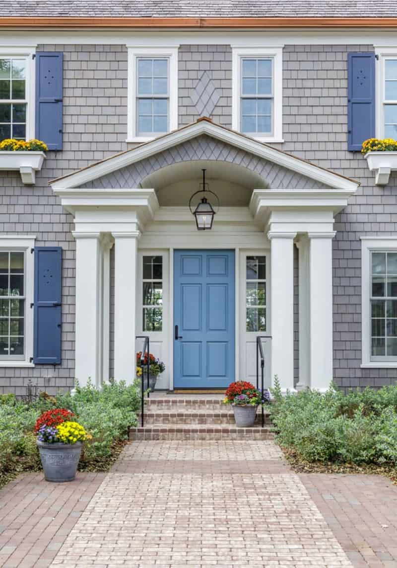 shingle-colonial-style-lake-house-entry