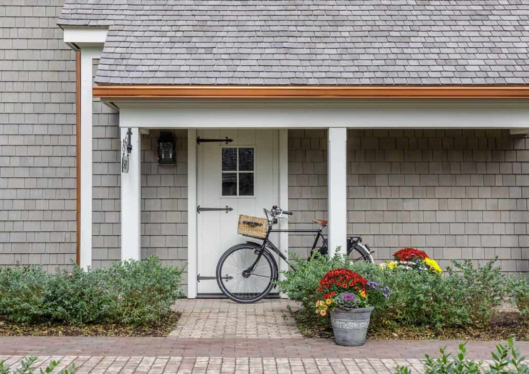 shingle-colonial-style-lake-house-entry