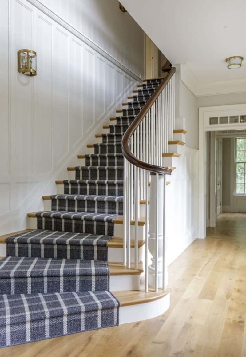 colonial-style-staircase