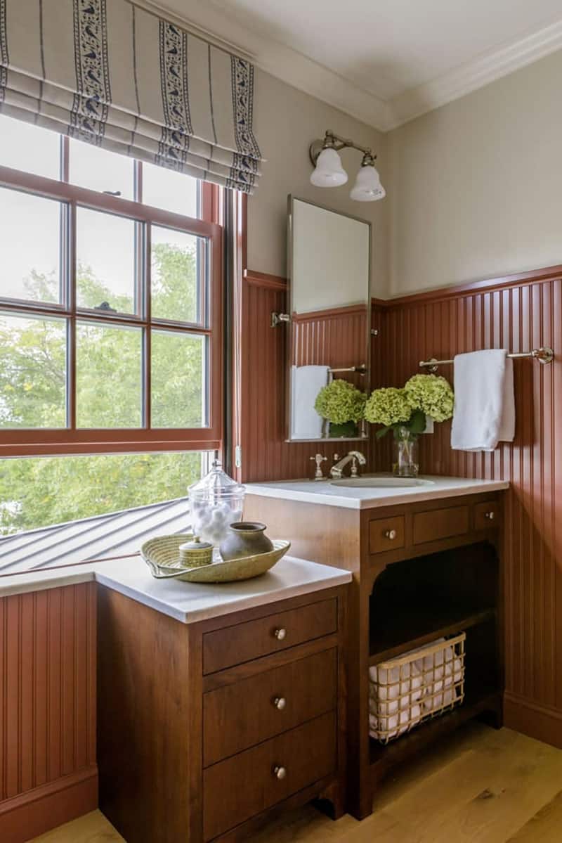 colonial-style-bathroom