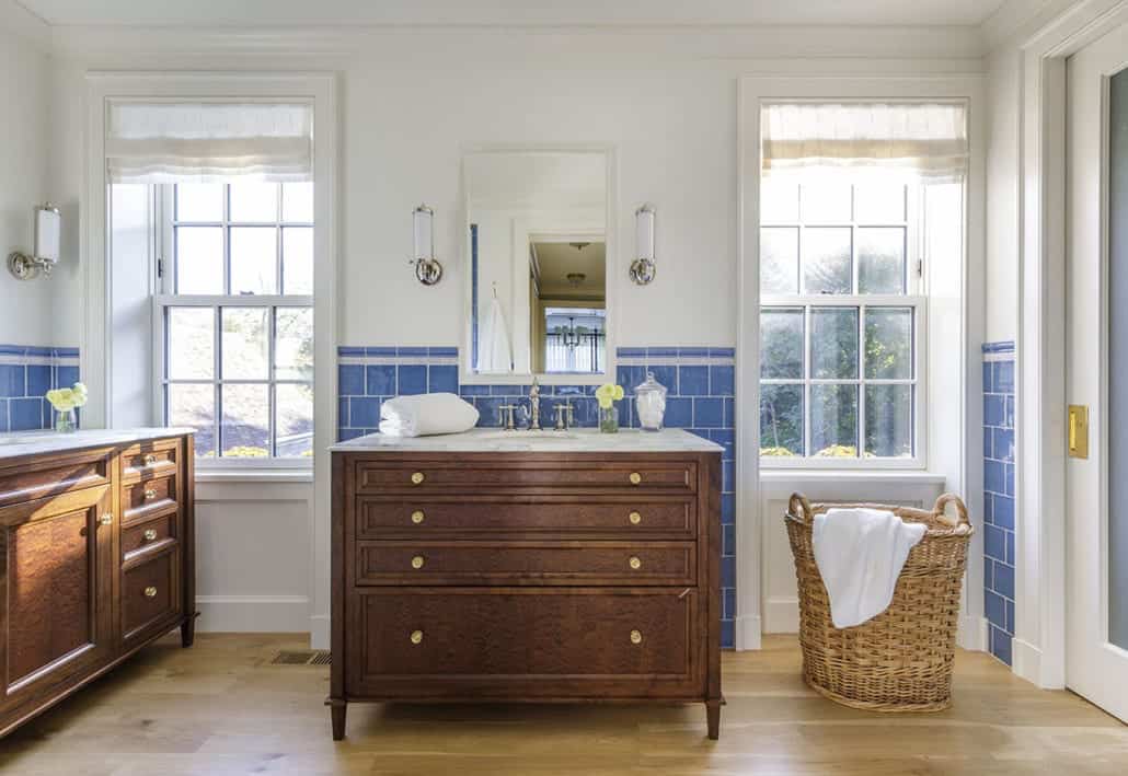 colonial-style-bathroom