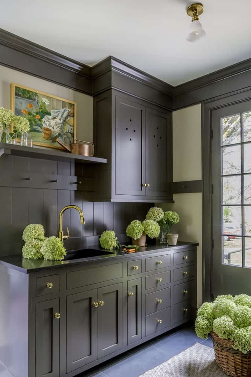 colonial-style-mudroom