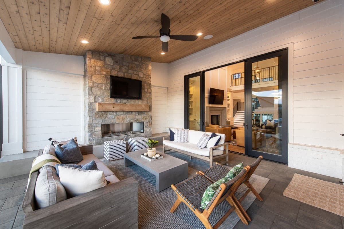 modern-farmhouse-covered-porch