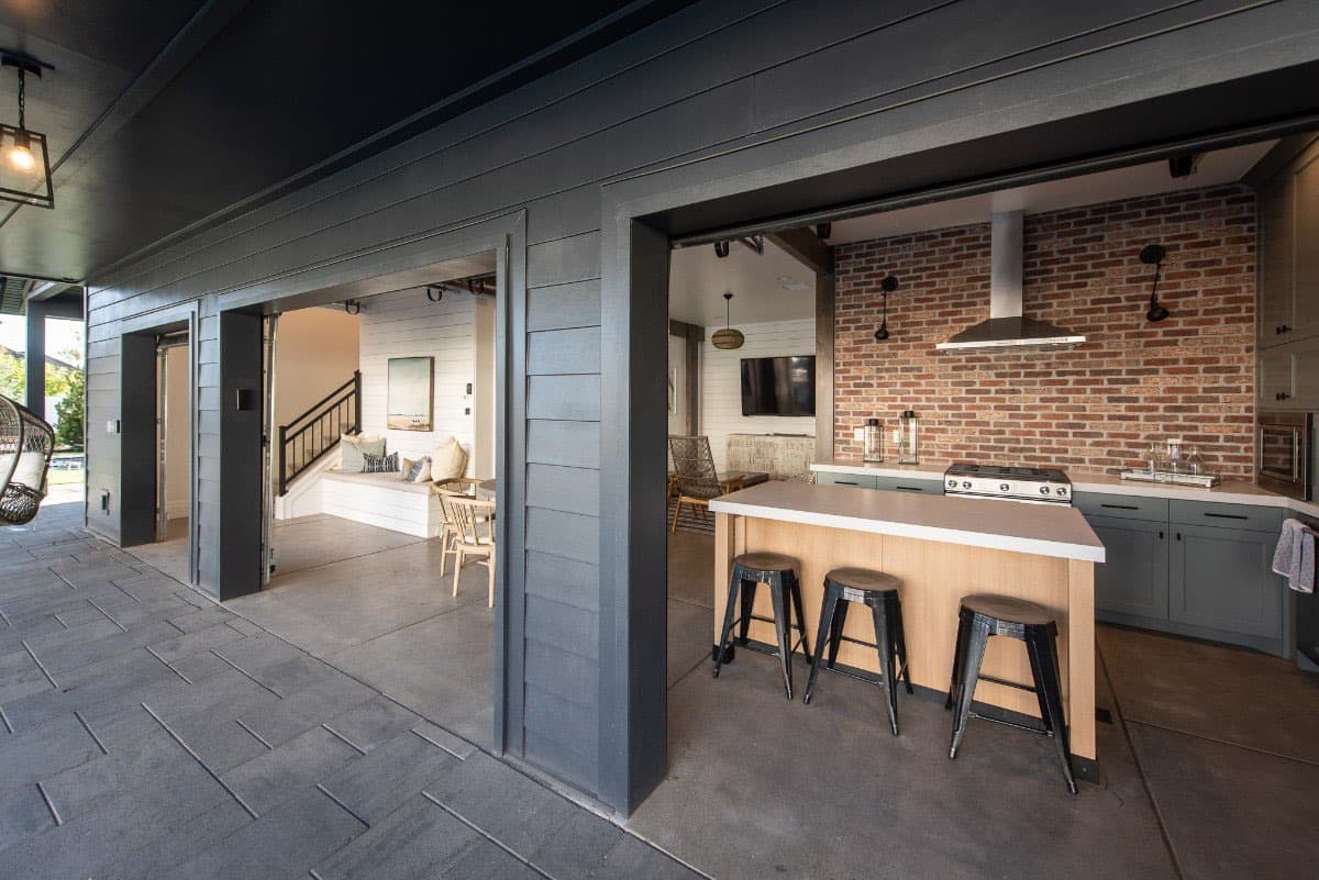 modern-farmhouse-covered-porch