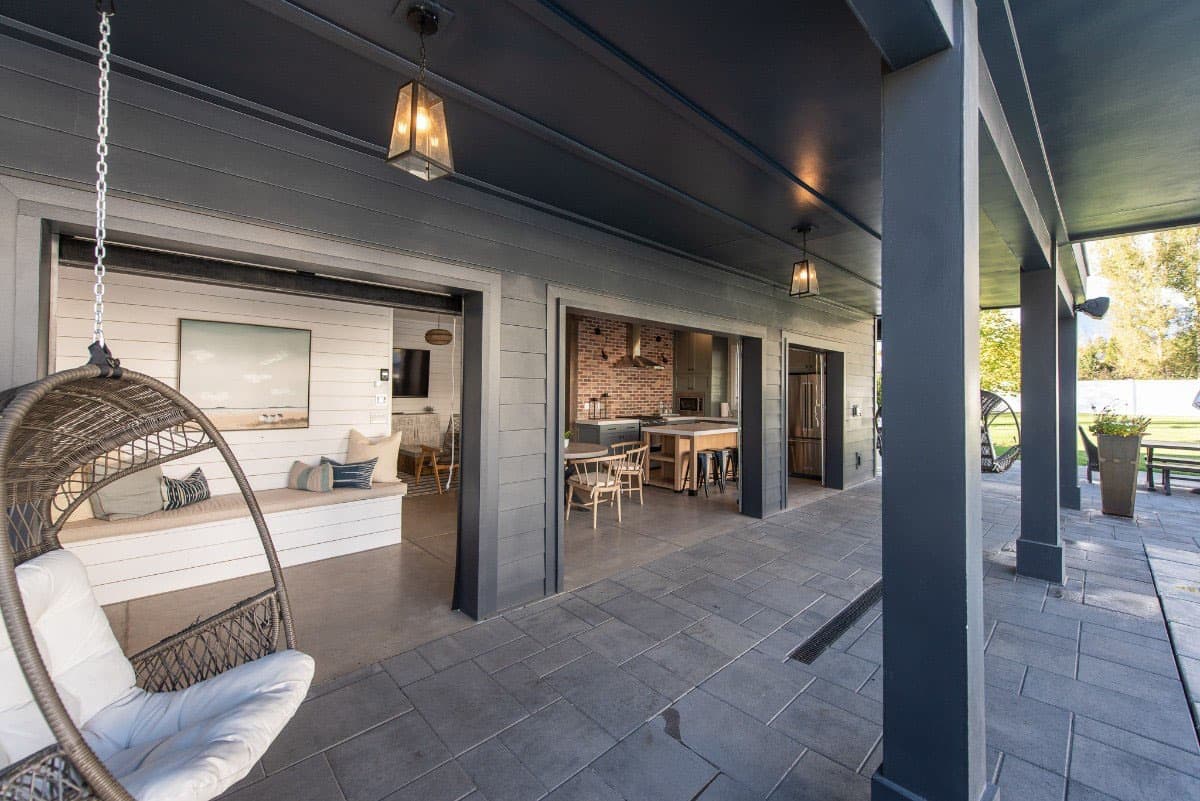 modern-farmhouse-covered-porch