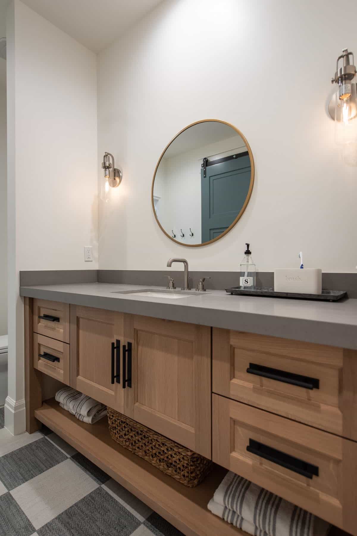 modern-farmhouse-bathroom