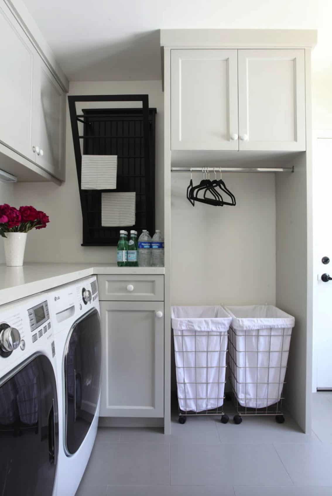 tiny-laundry-room-clothing-rod