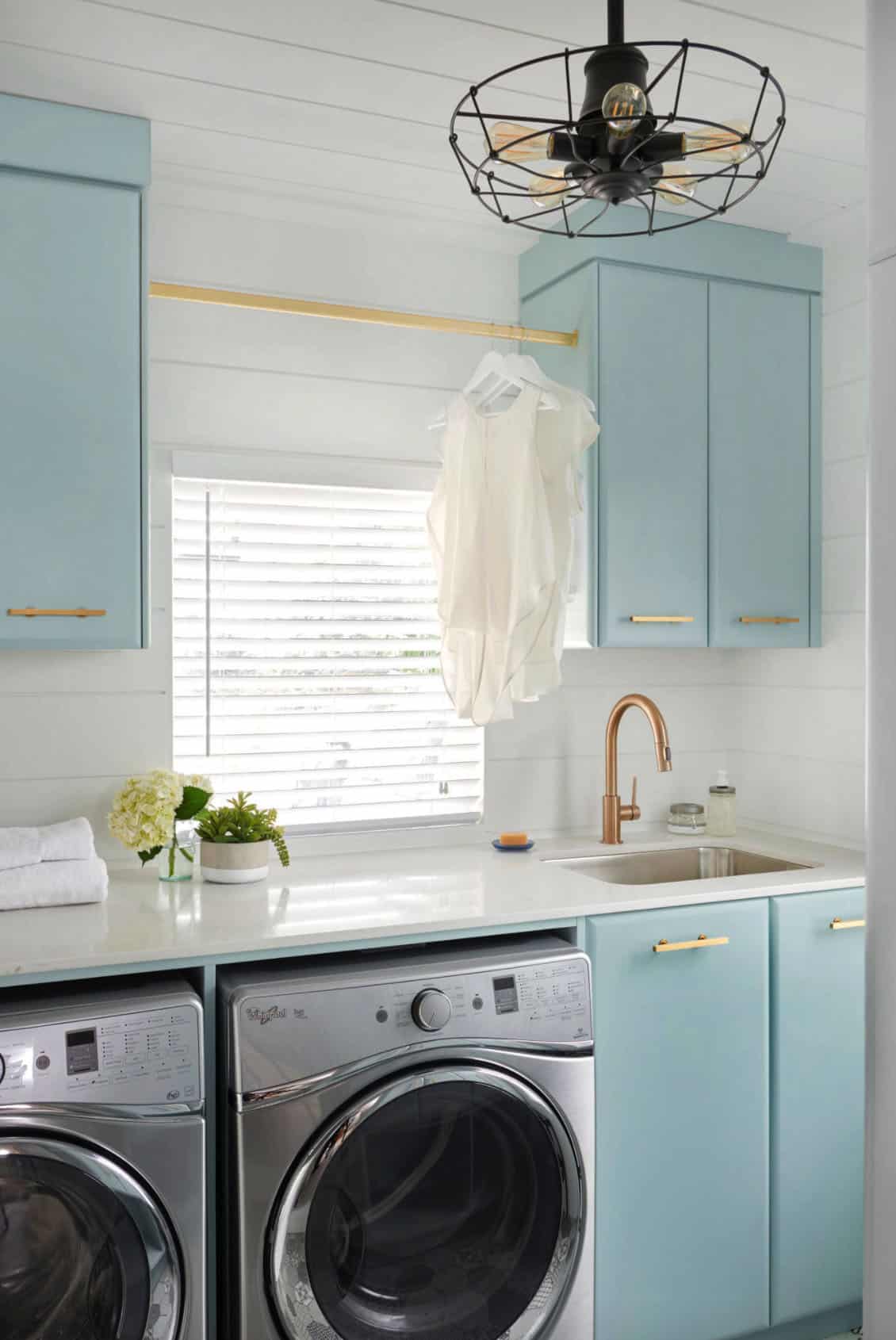 tiny-laundry-room-space-saving-folding-station