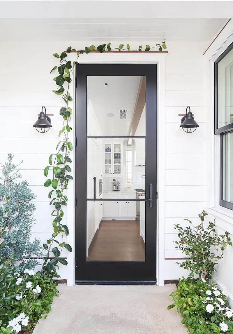 beach-style-home-entry
