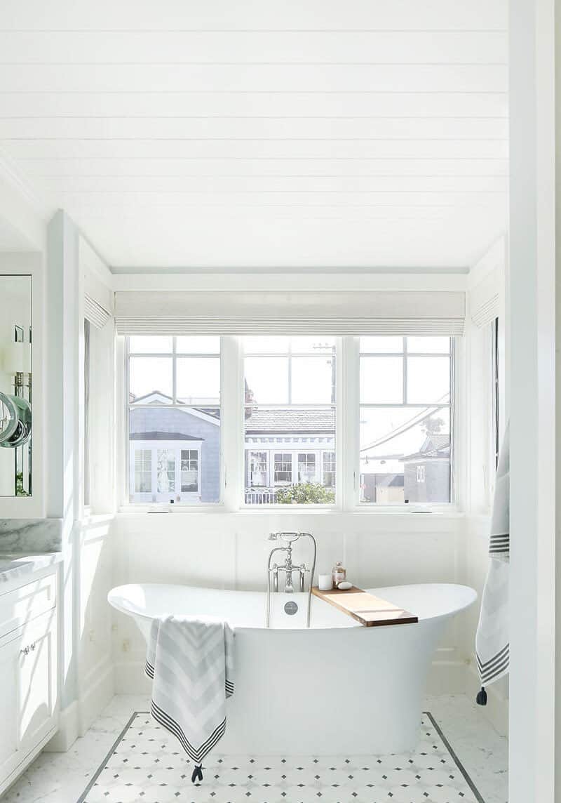 beach-style-bathroom