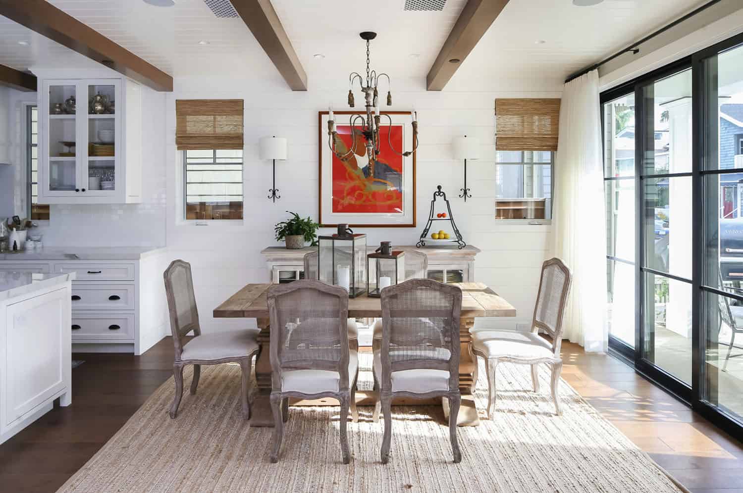 beach-style-dining-room