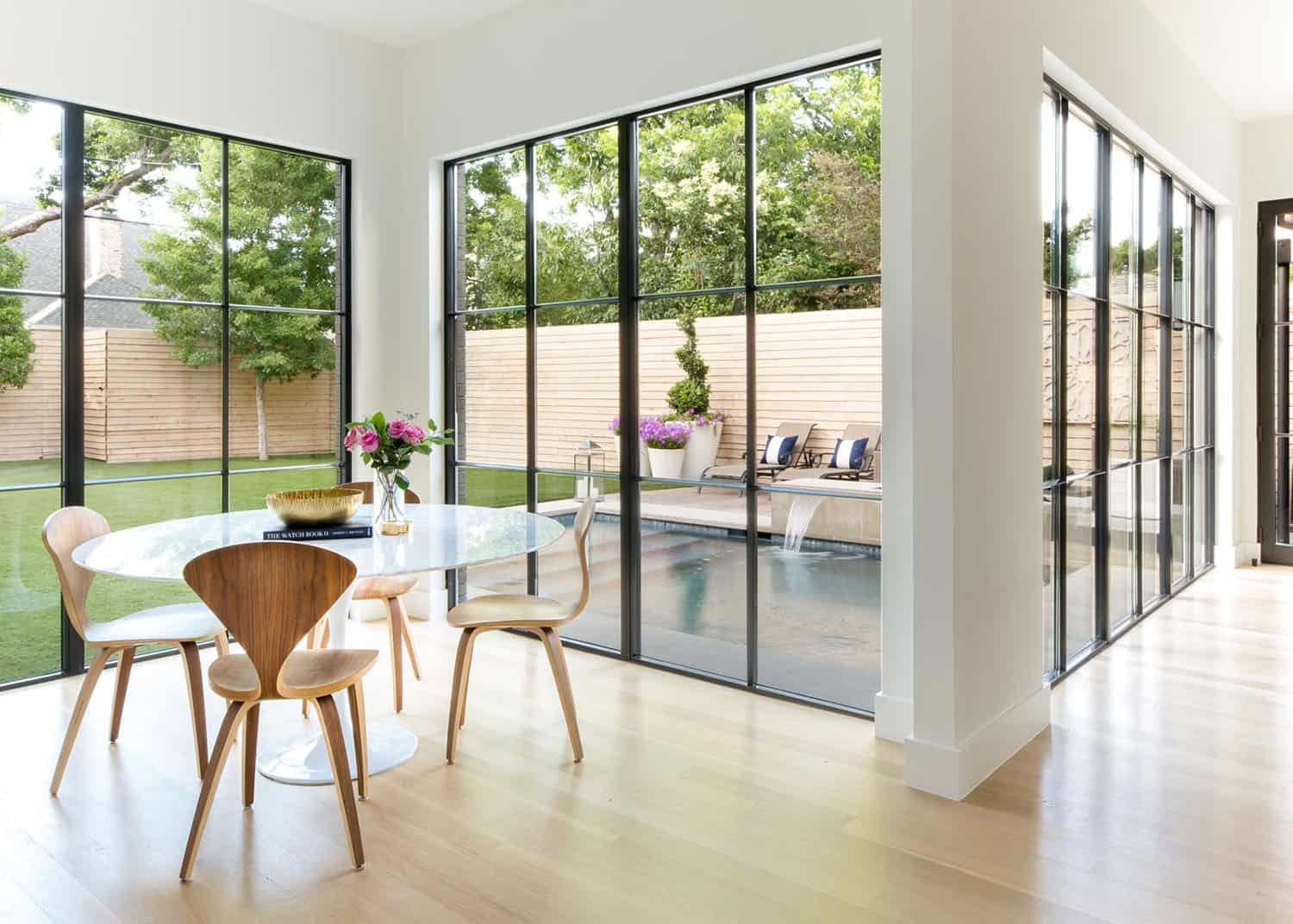 contemporary-dining-room