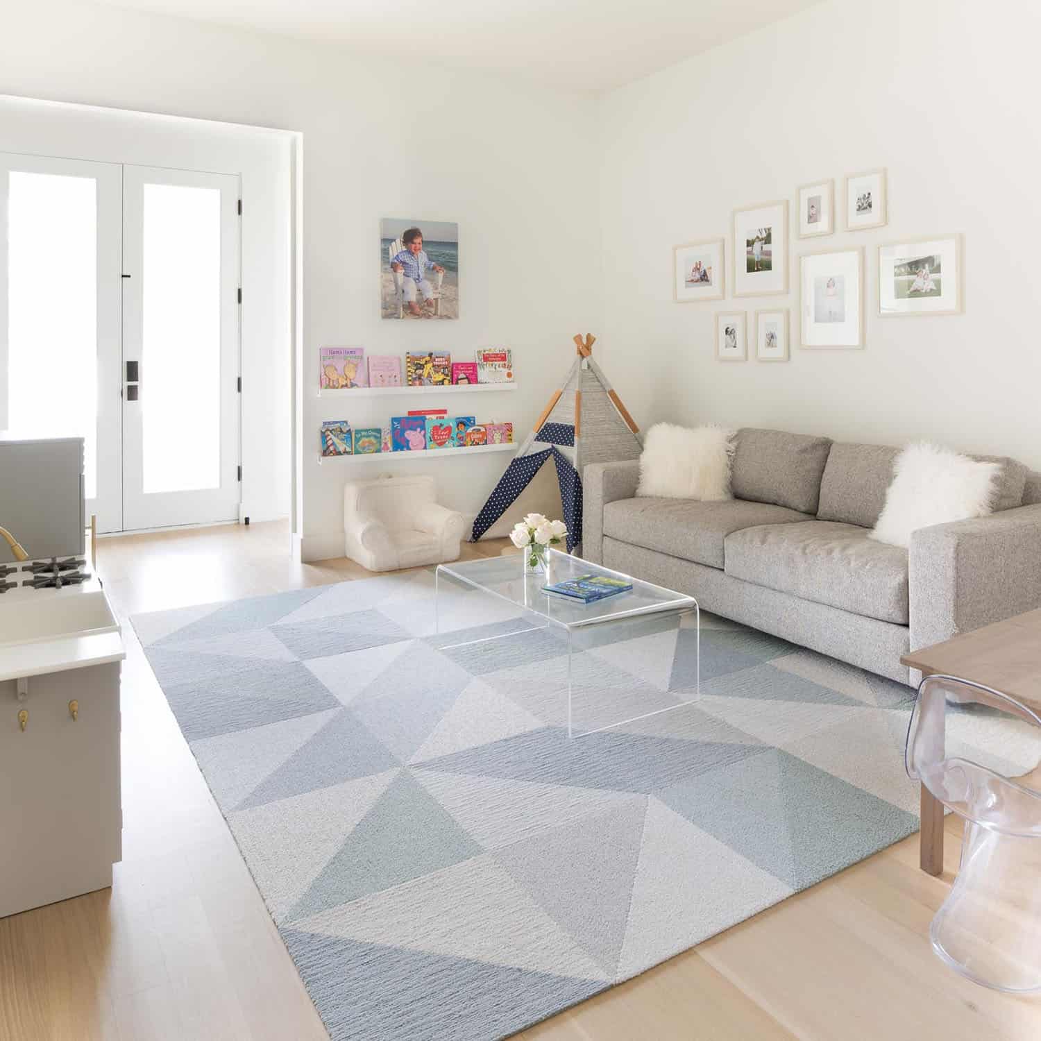 contemporary-family-room