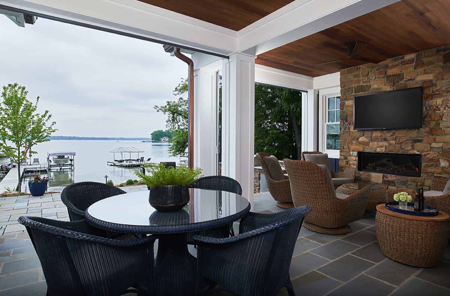cozy-lake-cottage-screened-porch