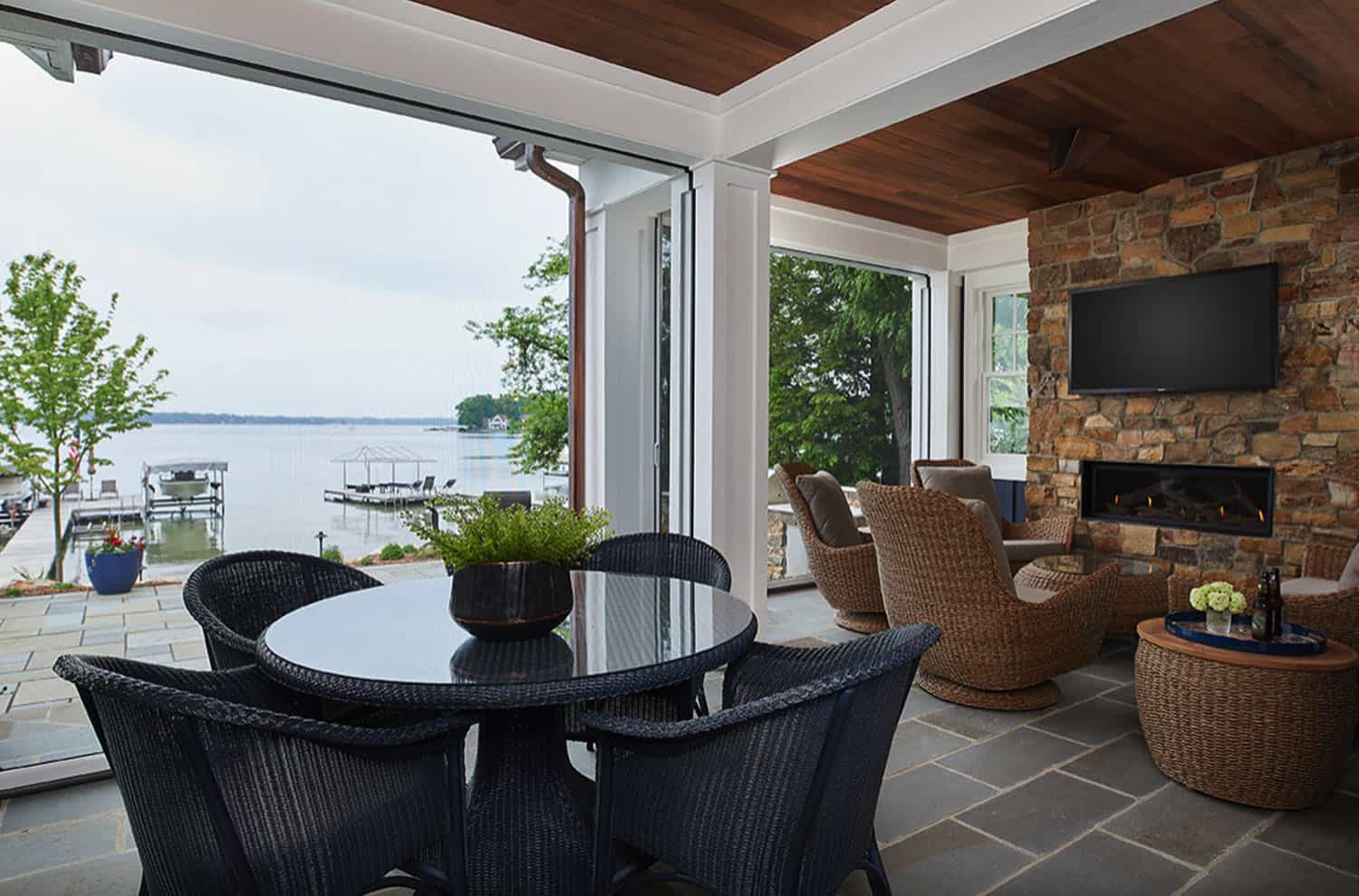 cozy-lake-cottage-screened-porch