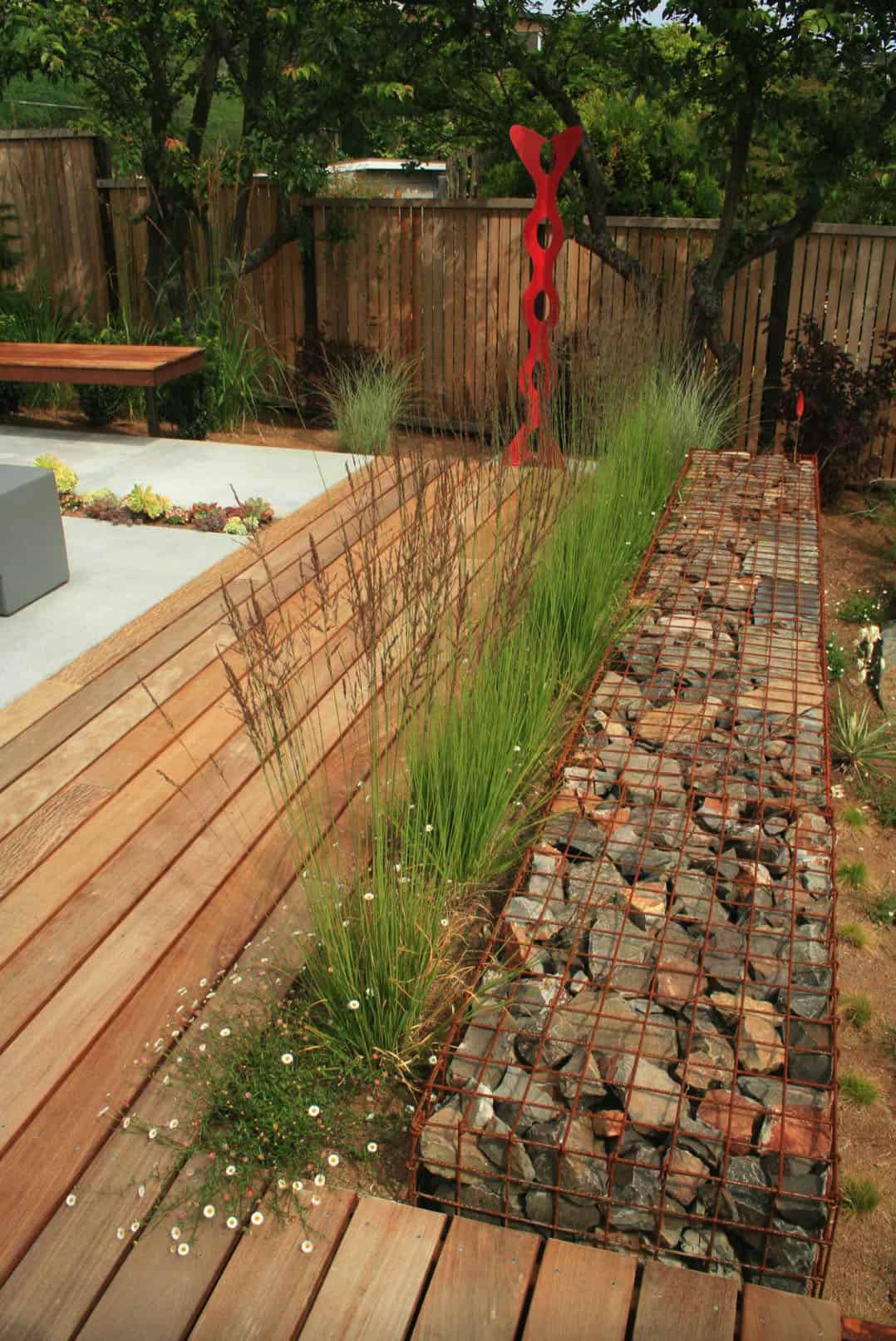 traditional-cottage-garden-with-rock-wall