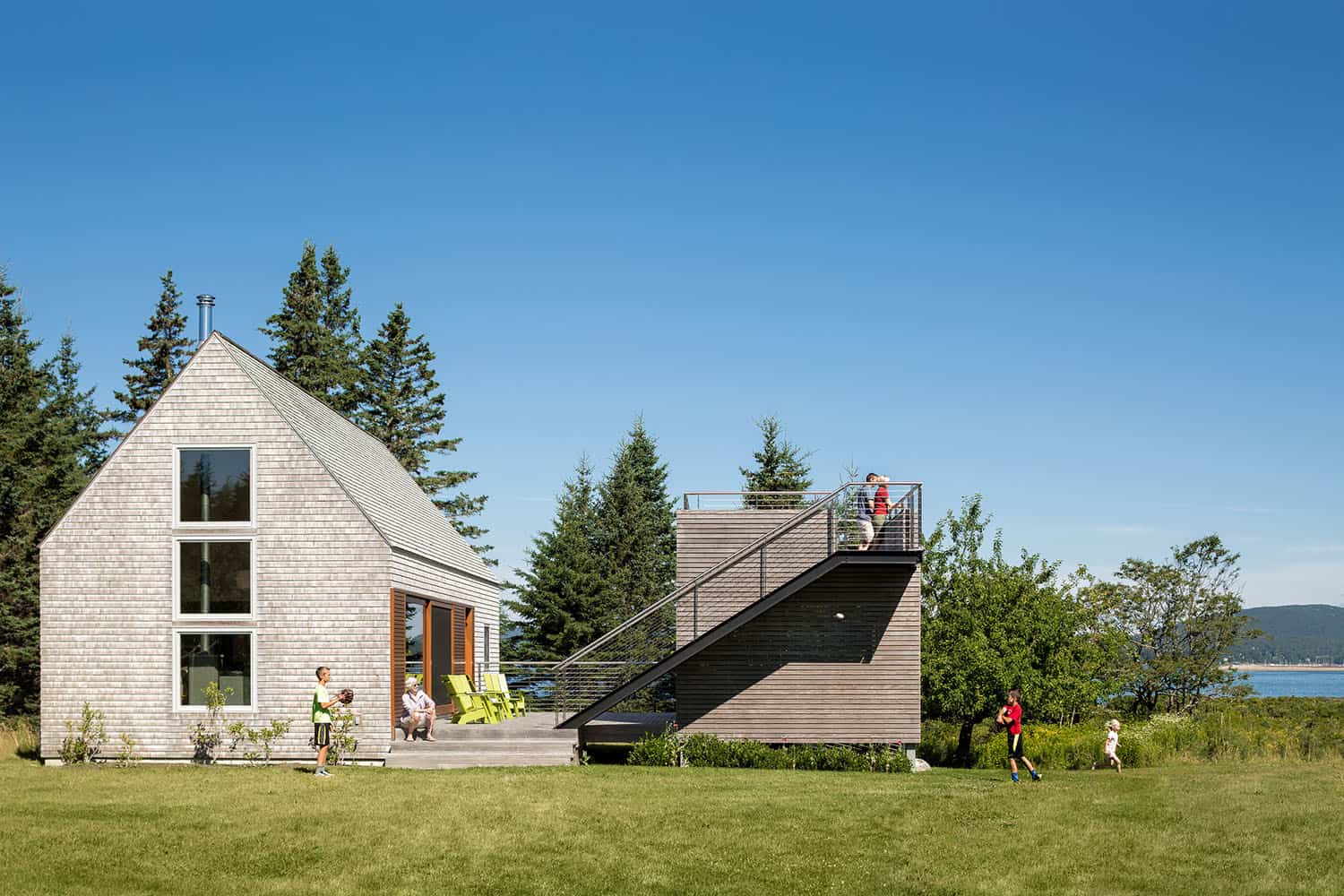 new-england-modern-farmhouse-exterior