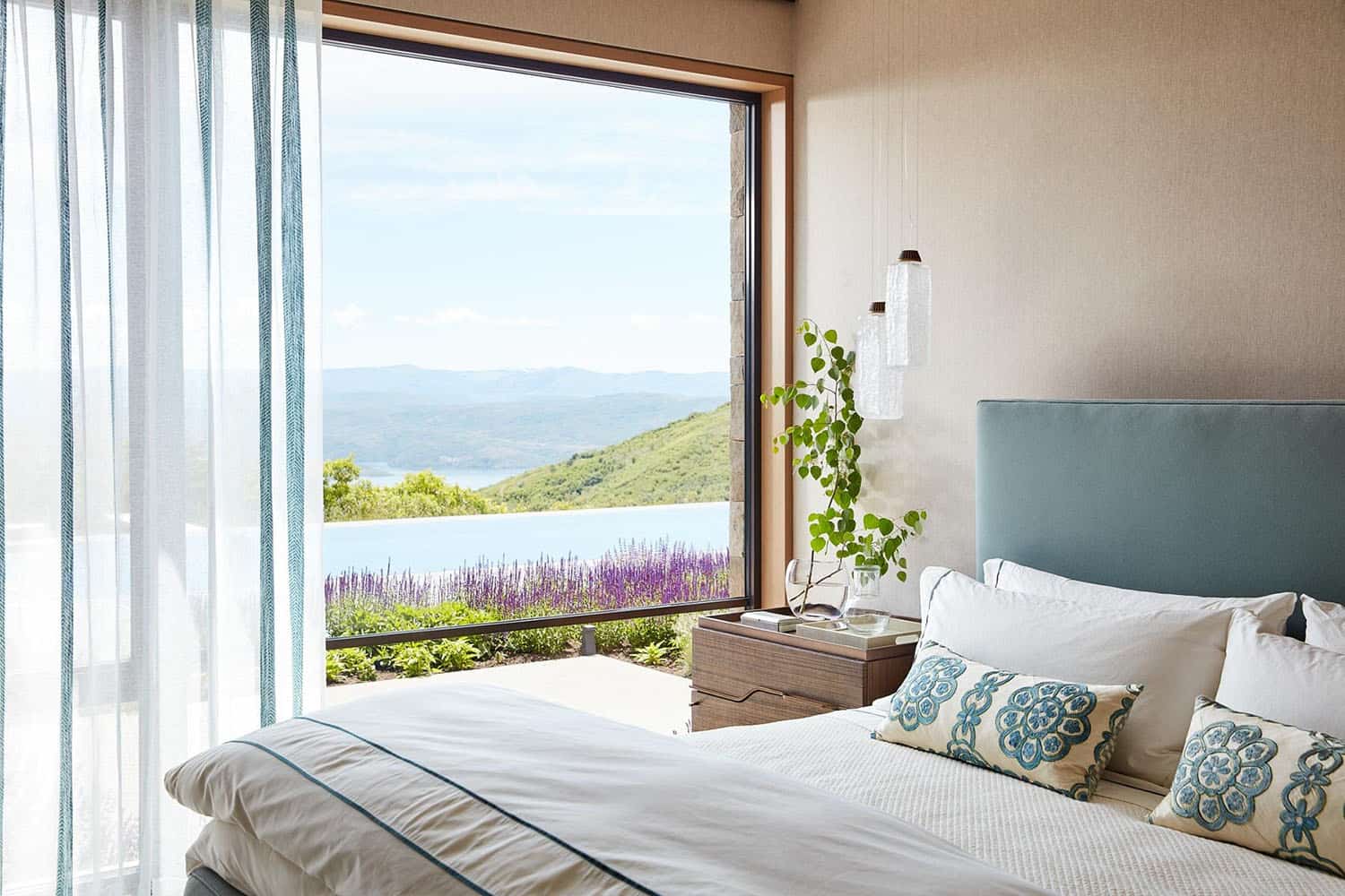 contemporary-bedroom