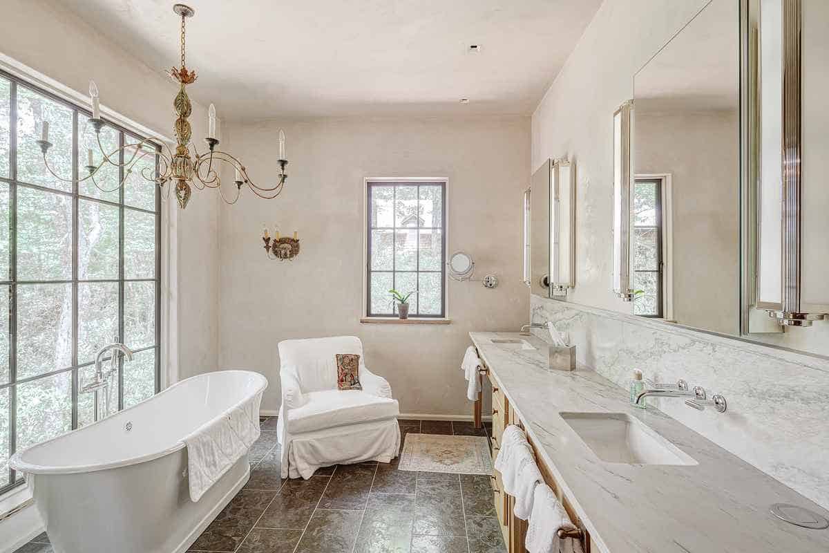 french-country-bathroom