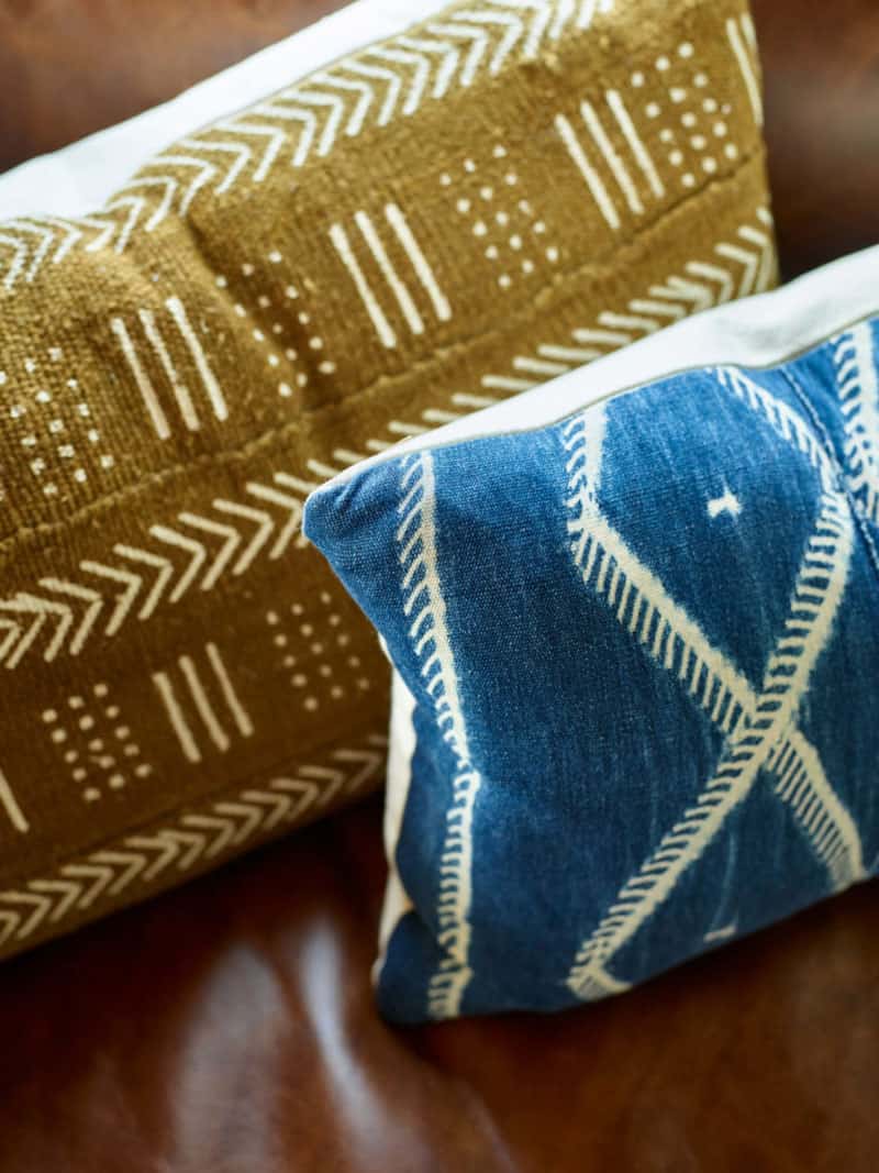 farmhouse-living-room-pillows