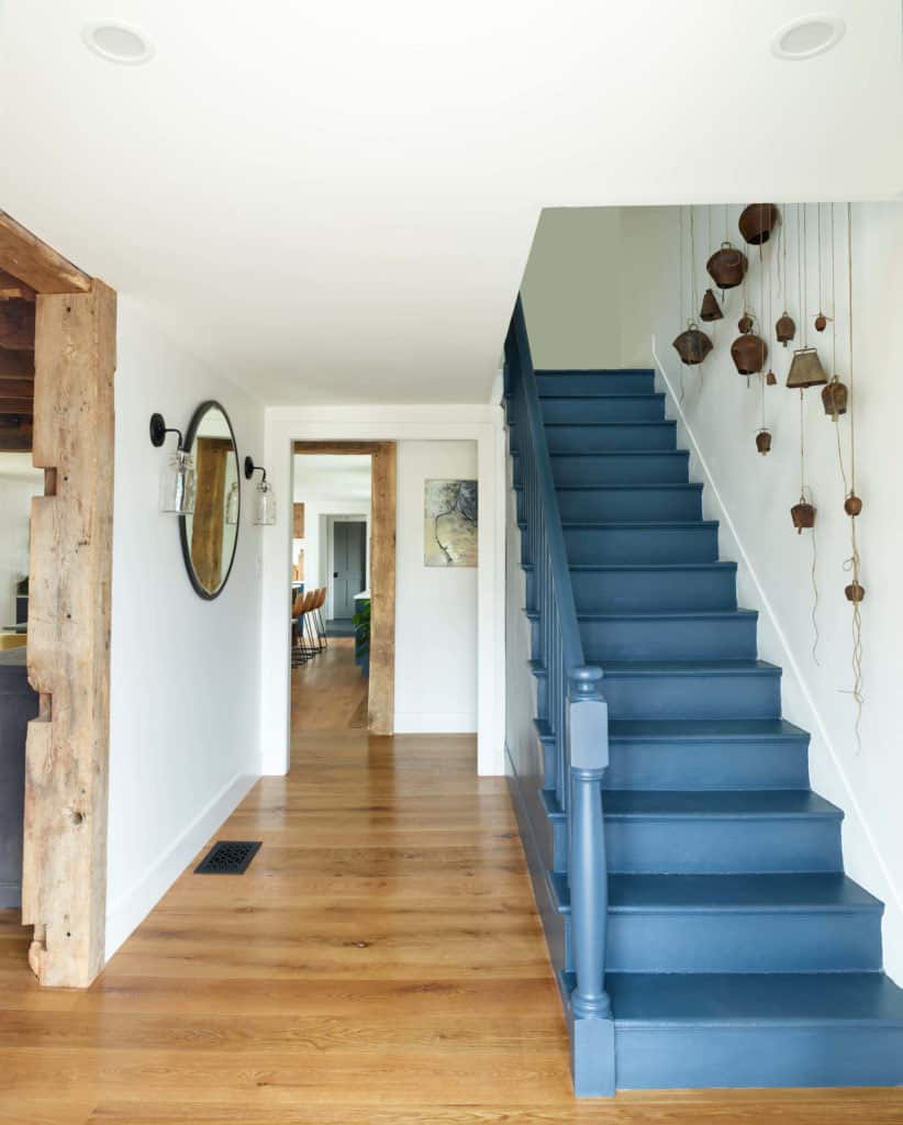 farmhouse-entry-staircase