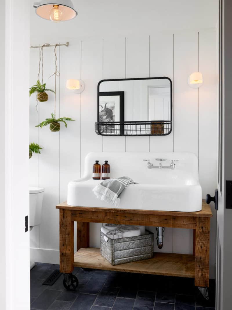 farmhouse-bathroom