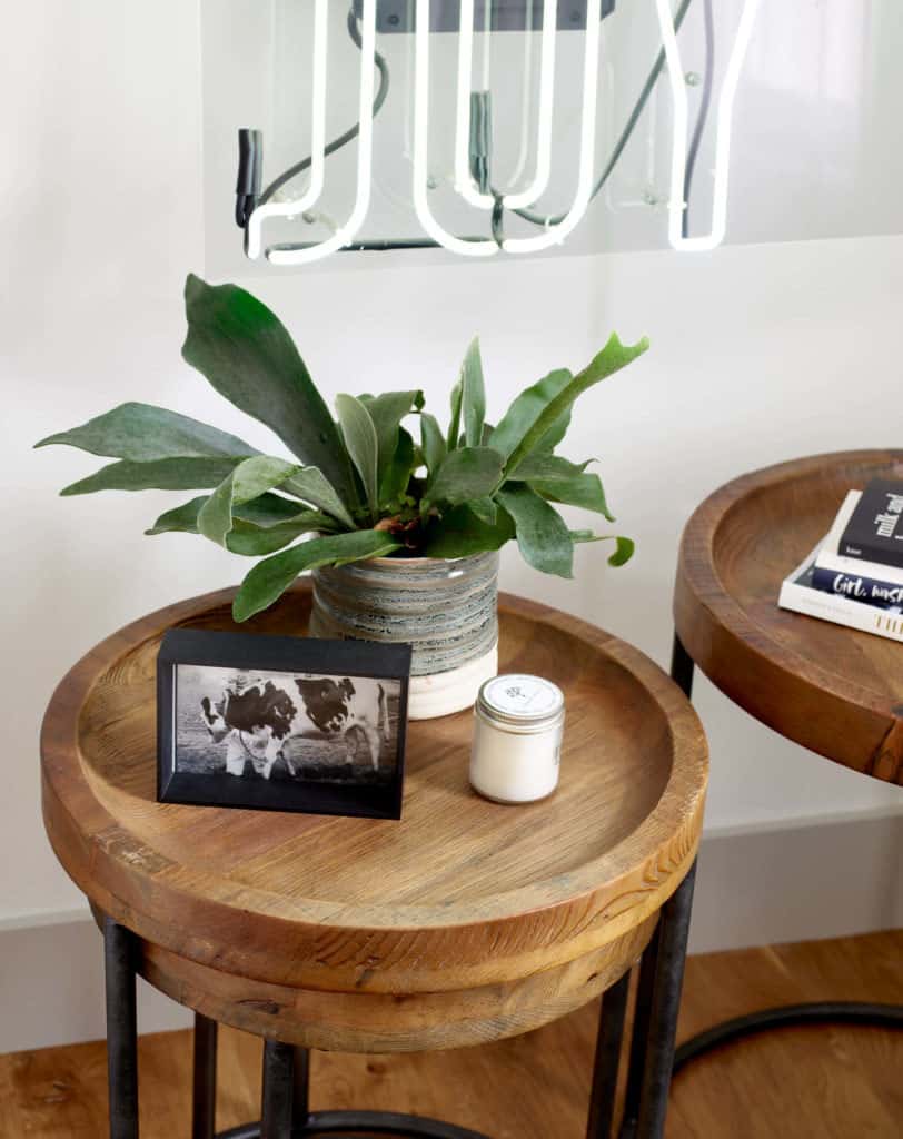 farmhouse-bedroom-table-detail