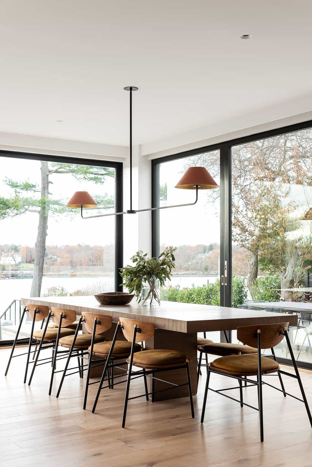 modern-waterfront-dining-room