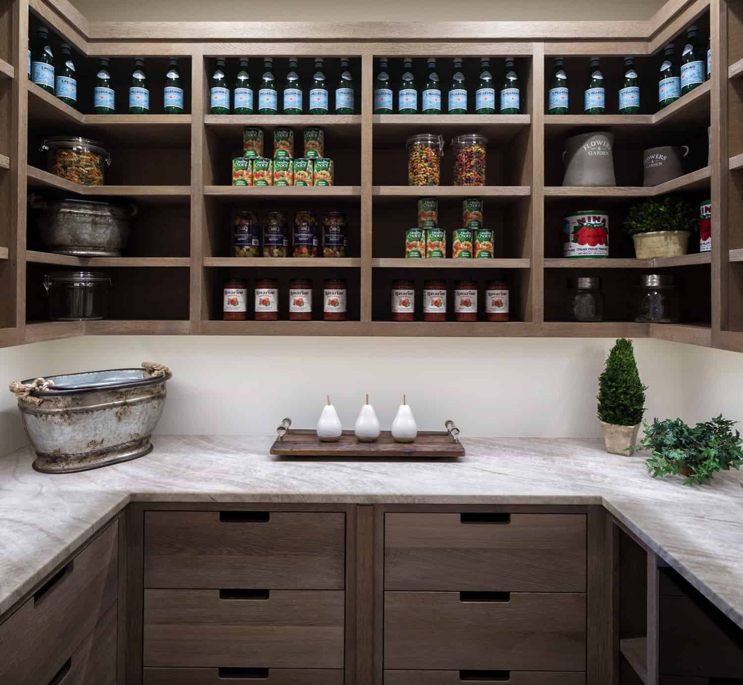 contemporary-kitchen-pantry