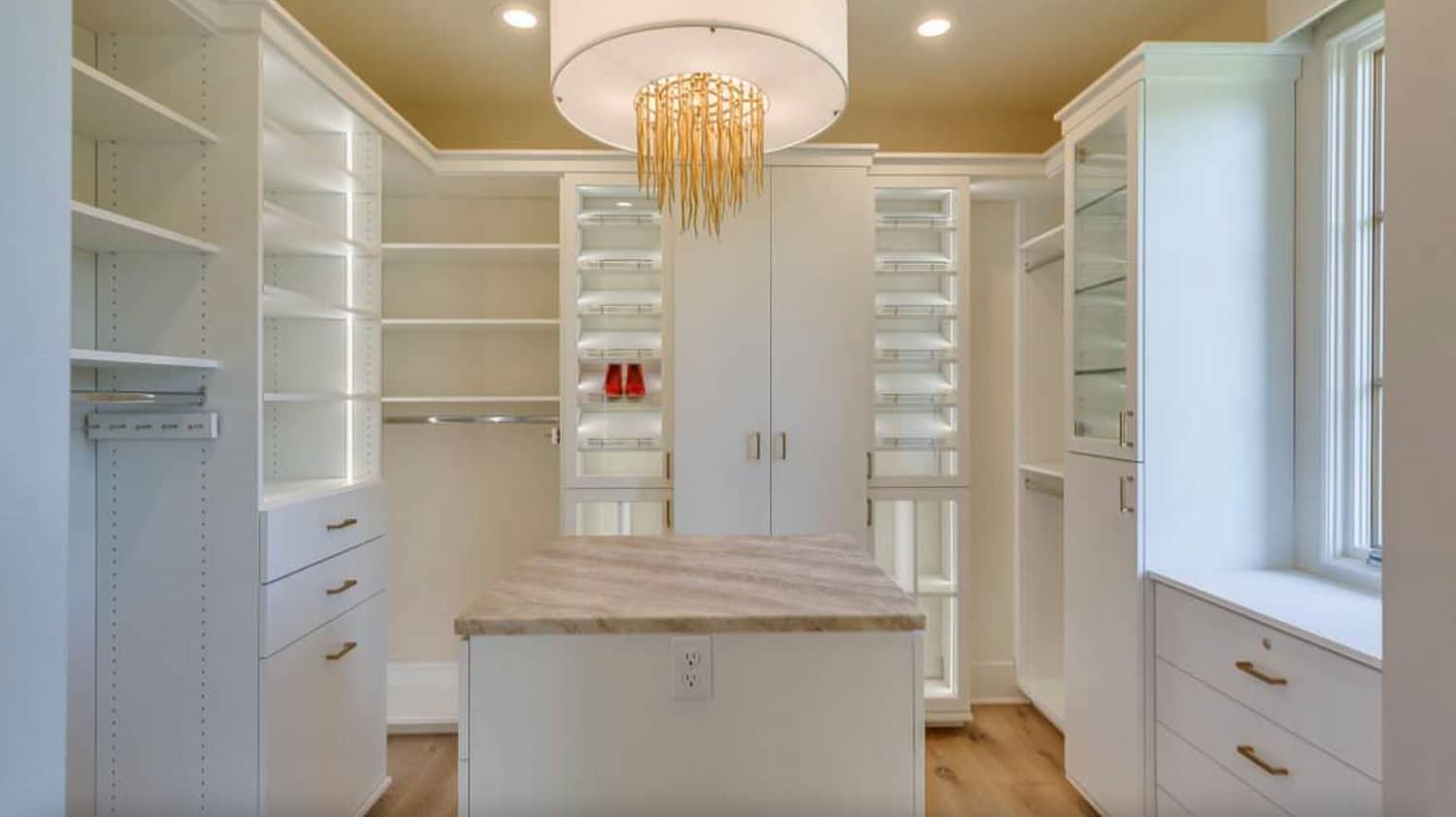 contemporary-closet