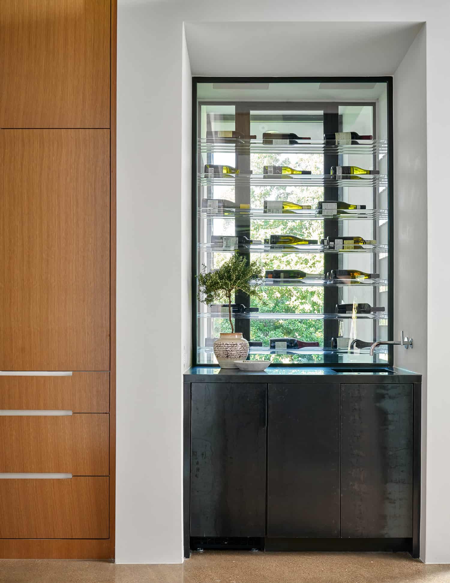 transitional-style-hall