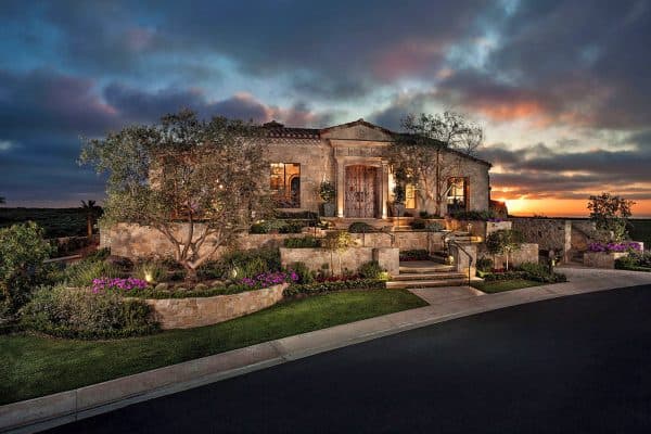 featured posts image for Astoundingly beautiful Romanesque villa perched above the Pacific Ocean