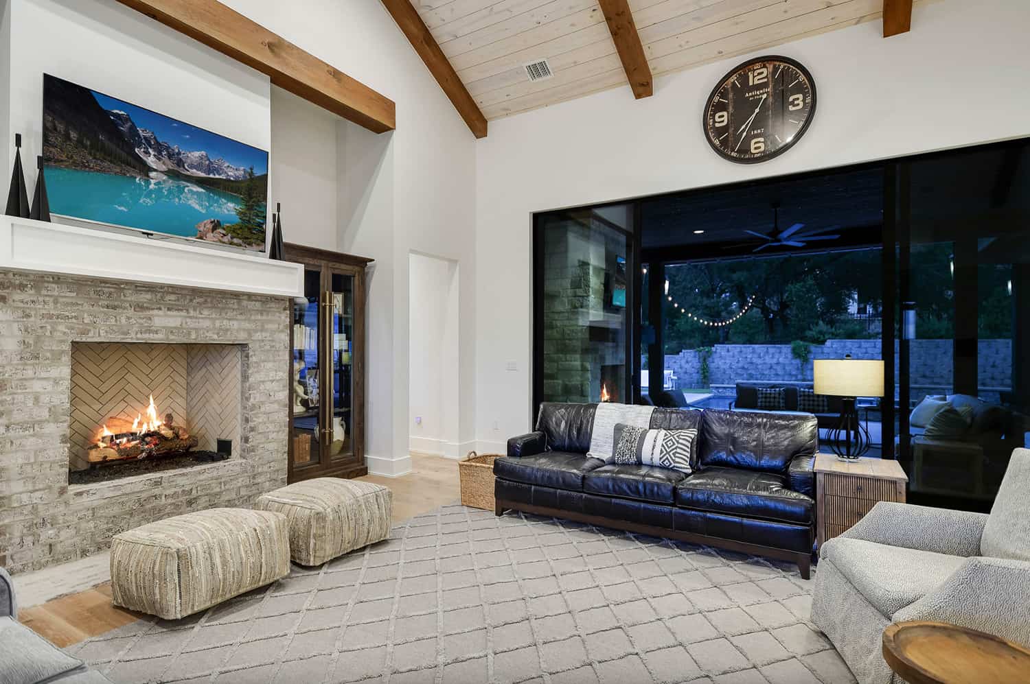 rustic-farmhouse-living-room