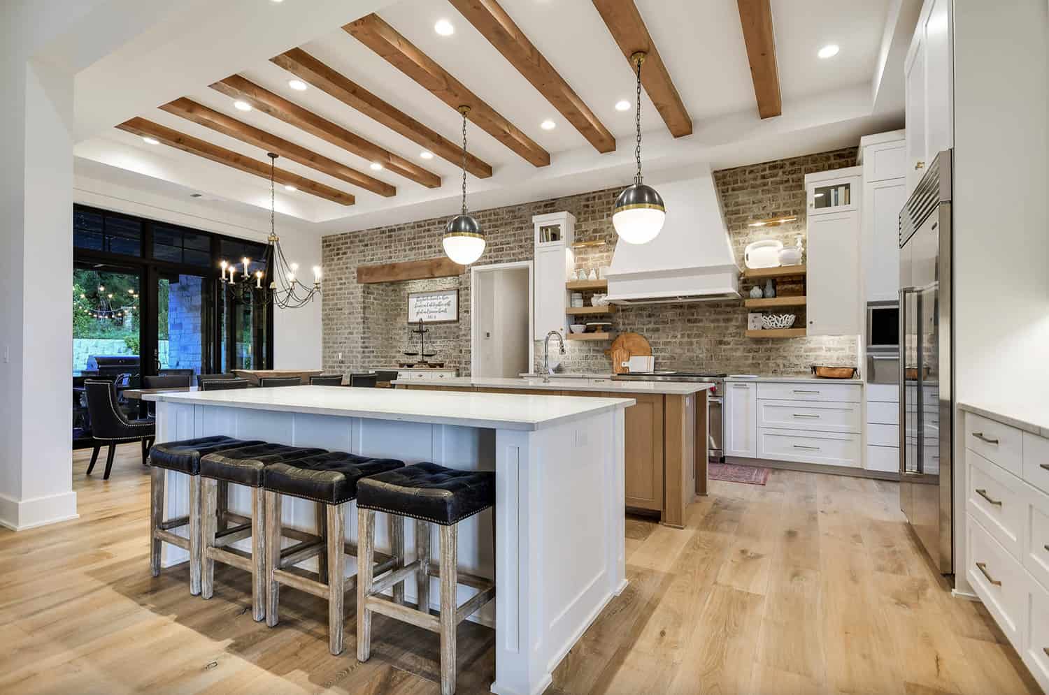 rustic-farmhouse-kitchen
