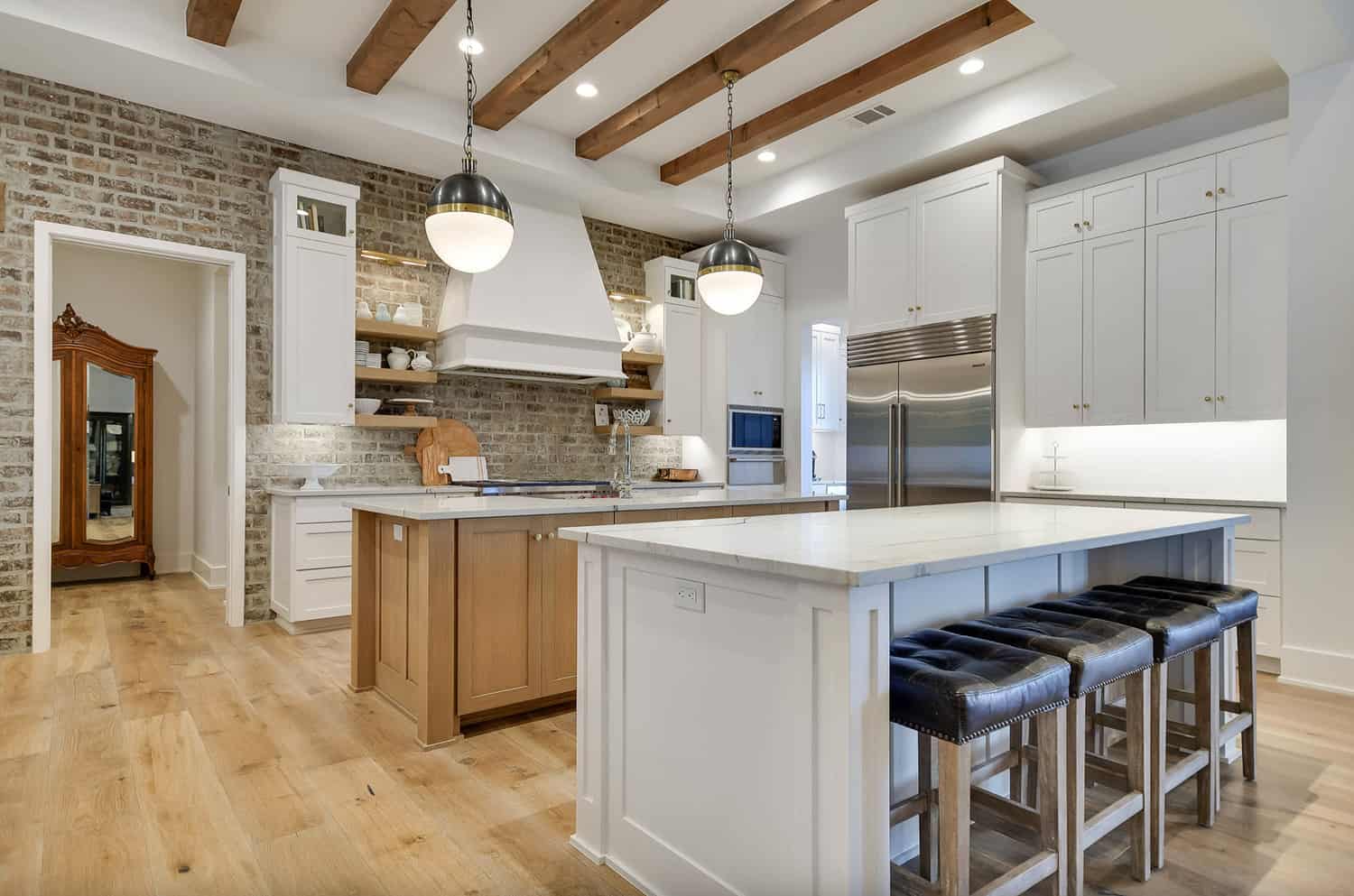 rustic-farmhouse-kitchen