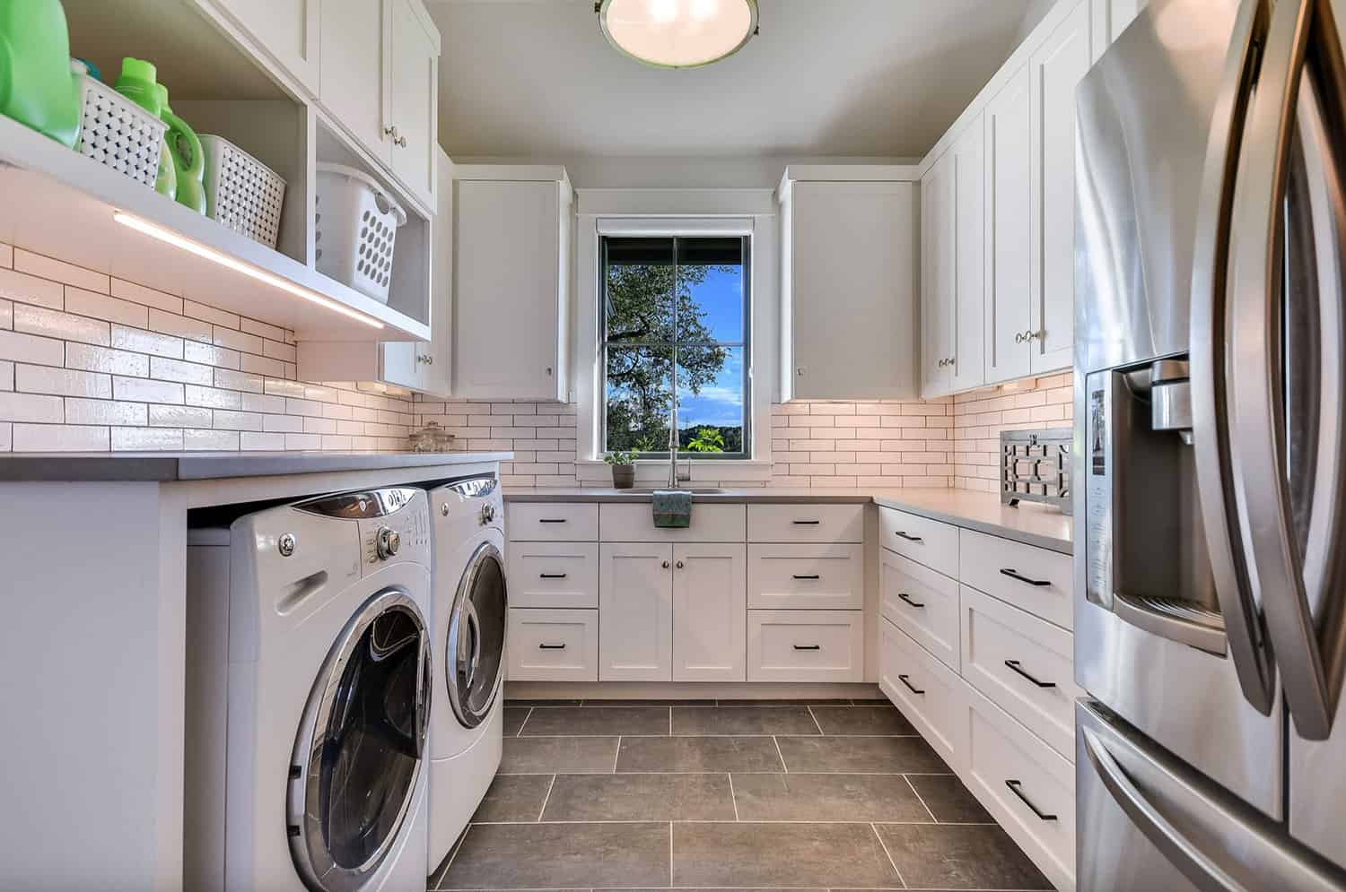 rustic-farmhouse-laundry-room