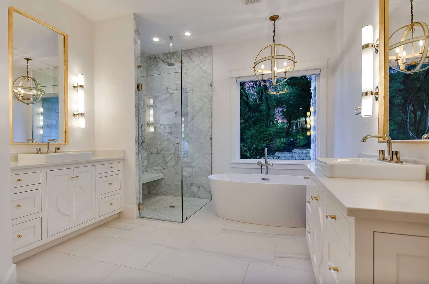 rustic-farmhouse-bathroom