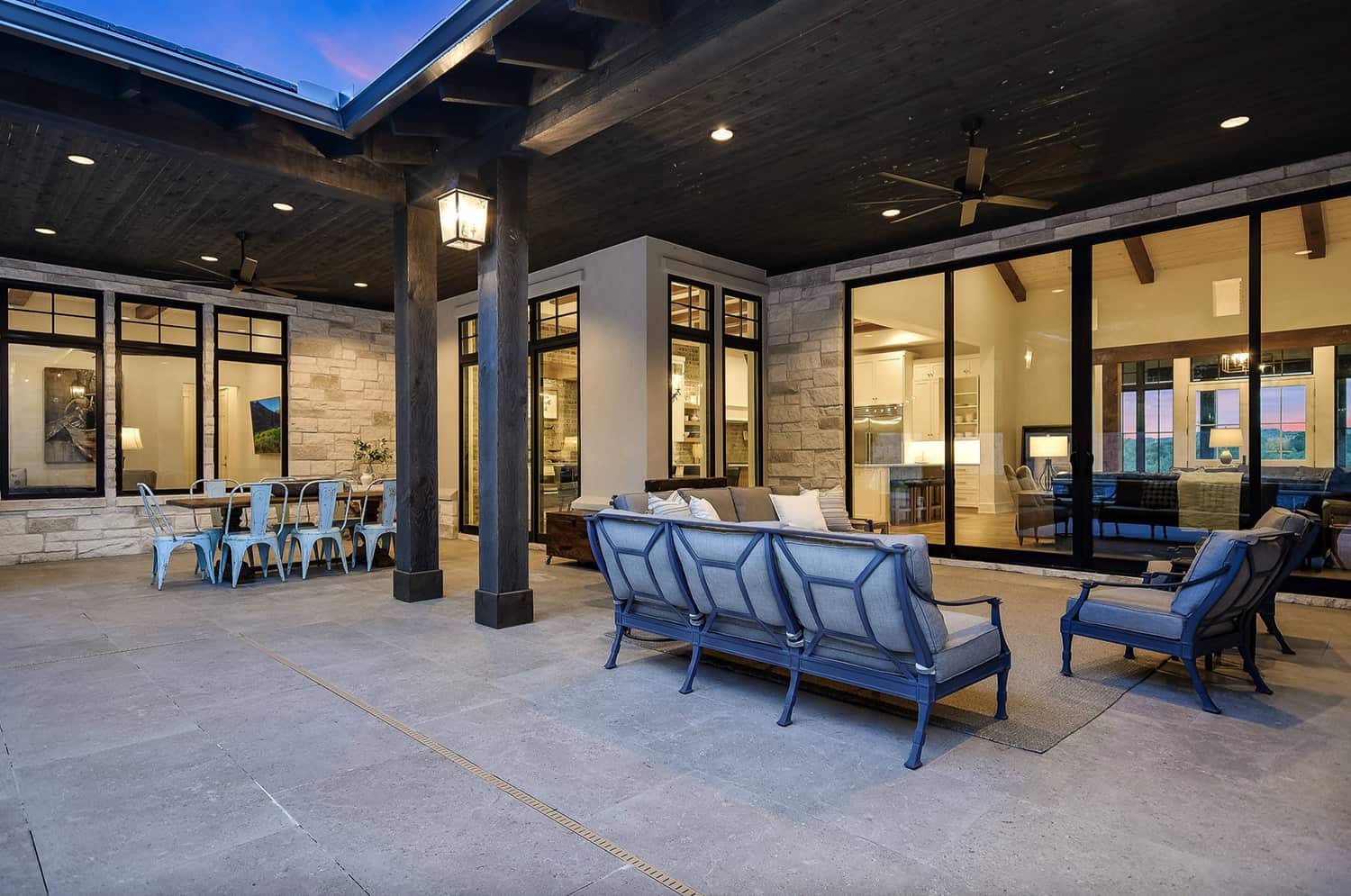rustic-farmhouse-patio