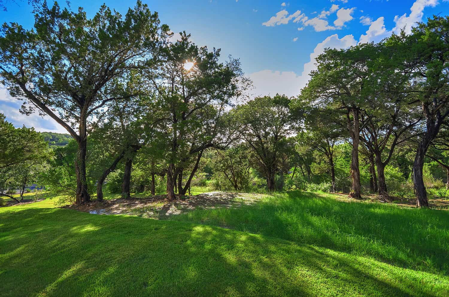 rustic-farmhouse-landscape