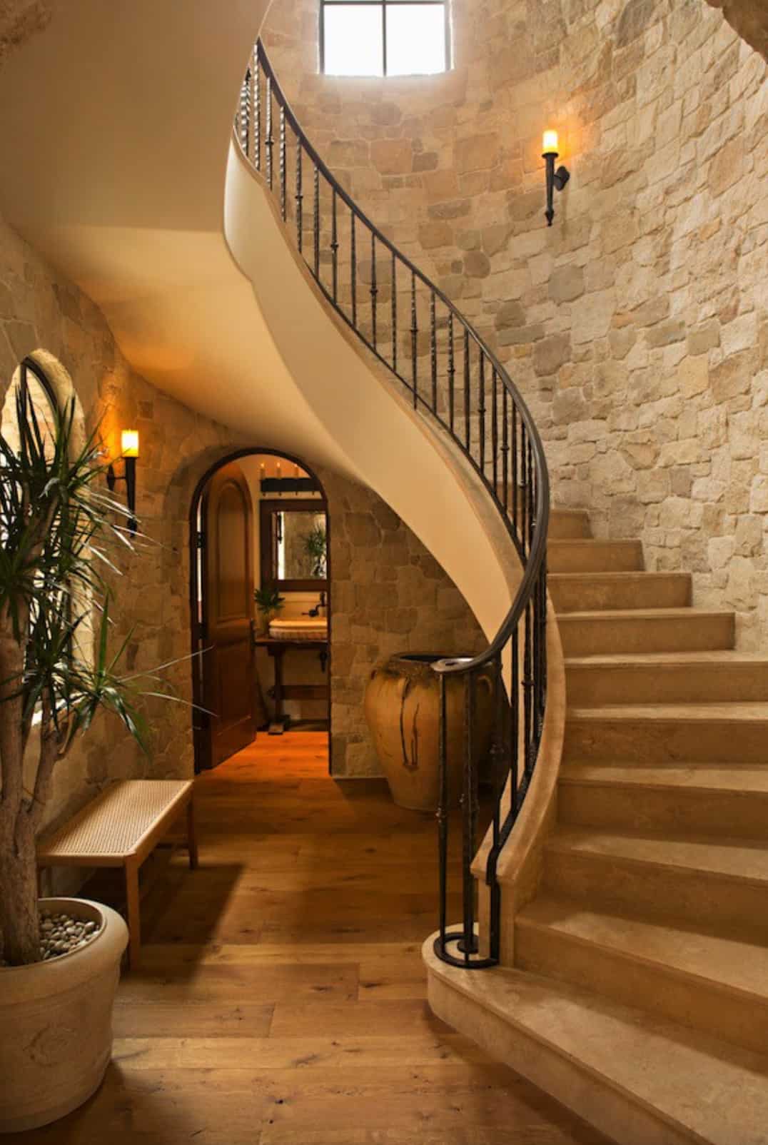 tuscan-villa-staircase