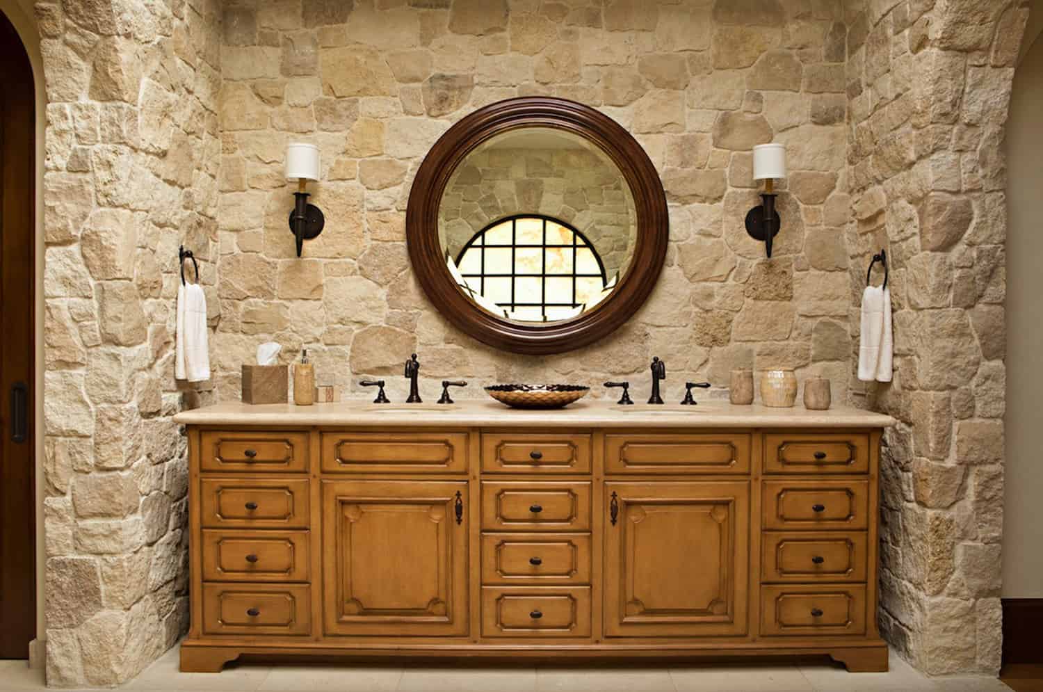 mediterranean-bathroom