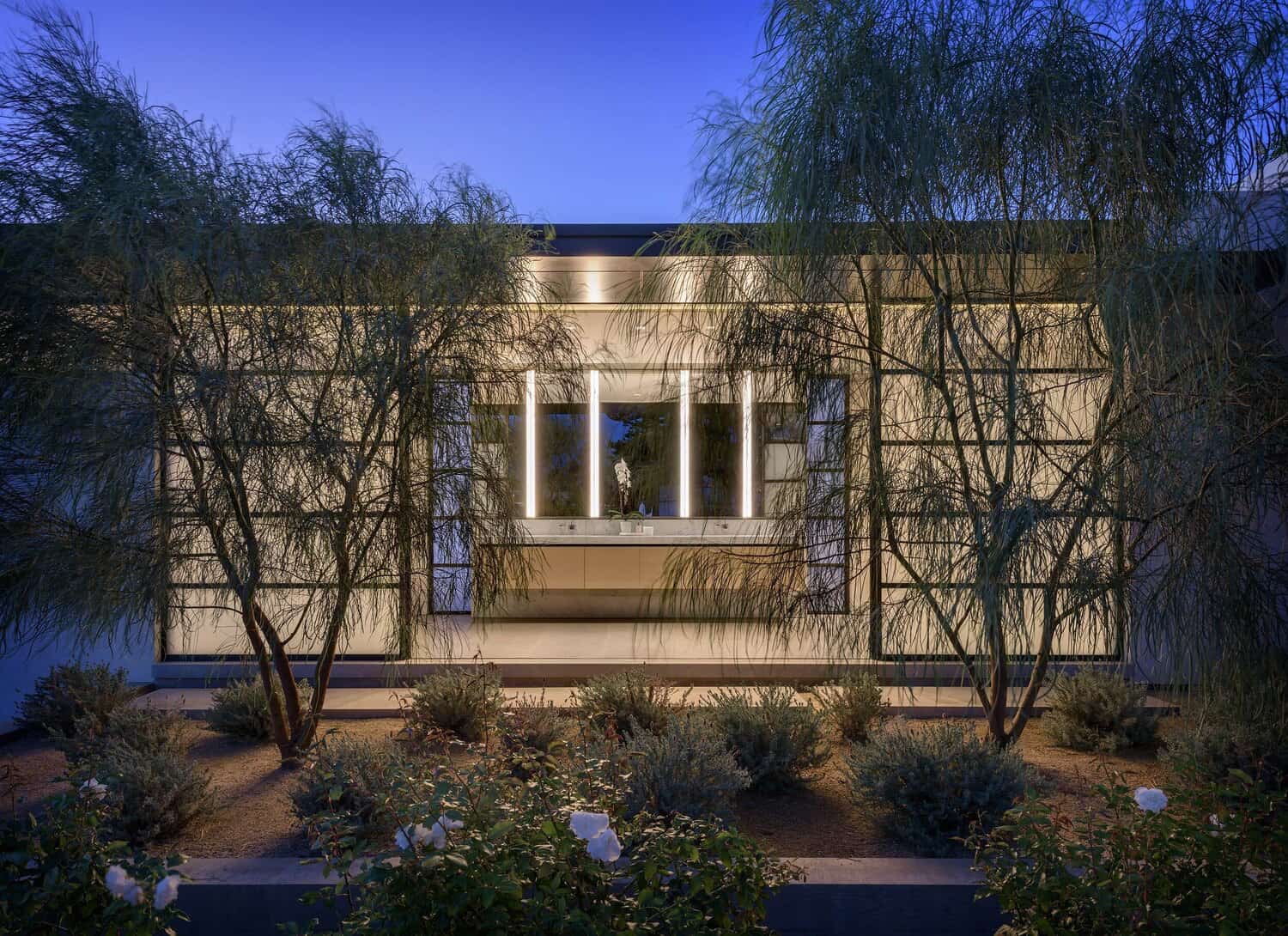 contemporary-home-inner-garden