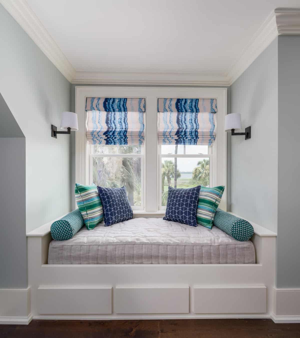 coastal-style-bedroom-window-seat