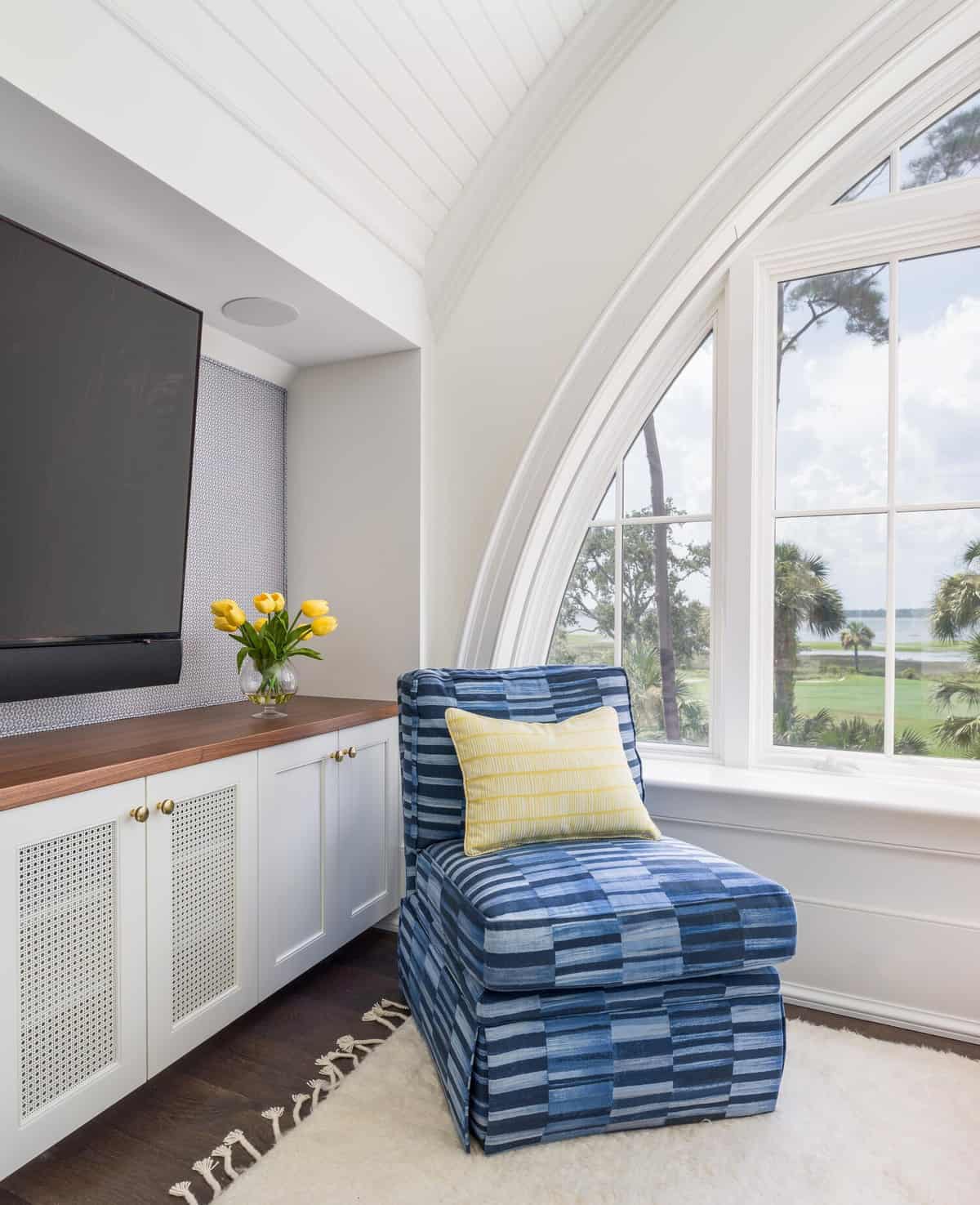coastal-style-family-room