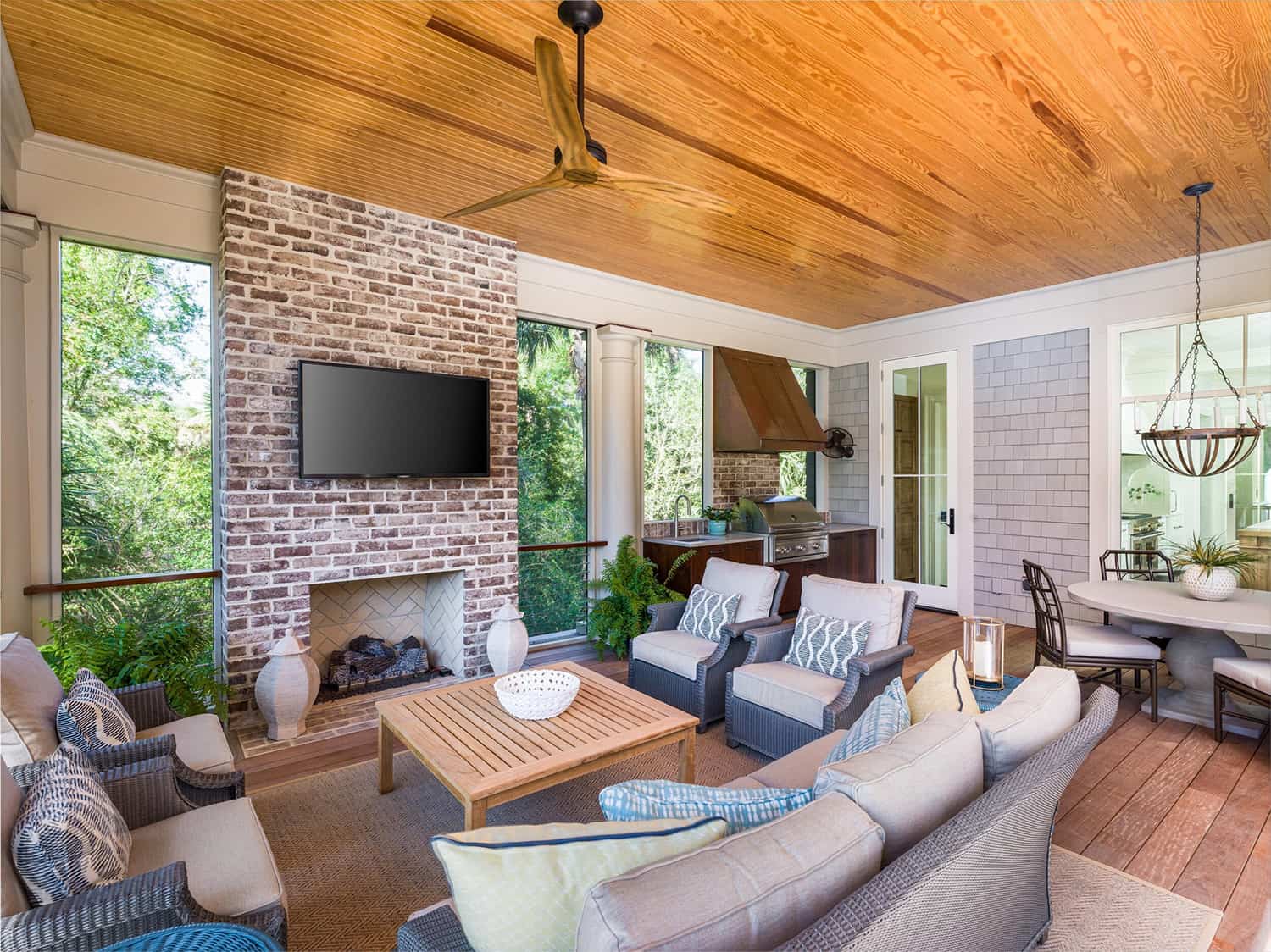 coastal-style-screened-porch