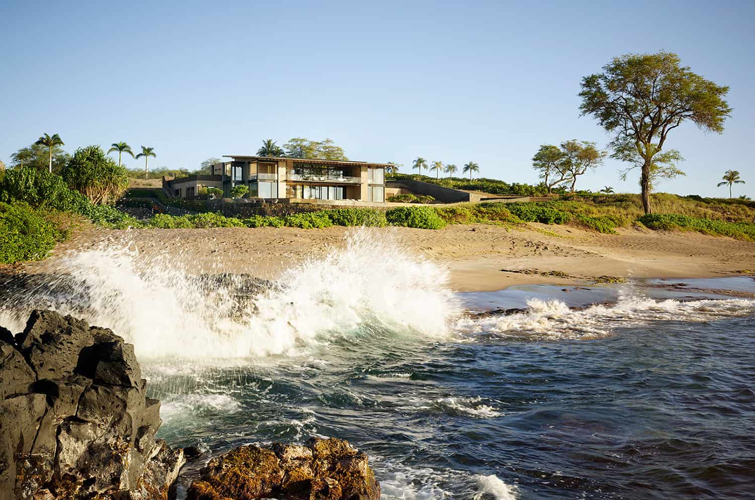 contemporary-beach-house-exterior